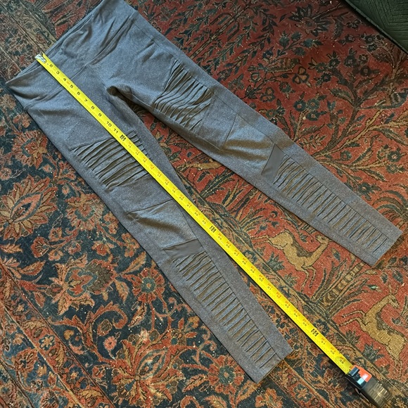 AlO yoga leggings - Picture 9 of 16